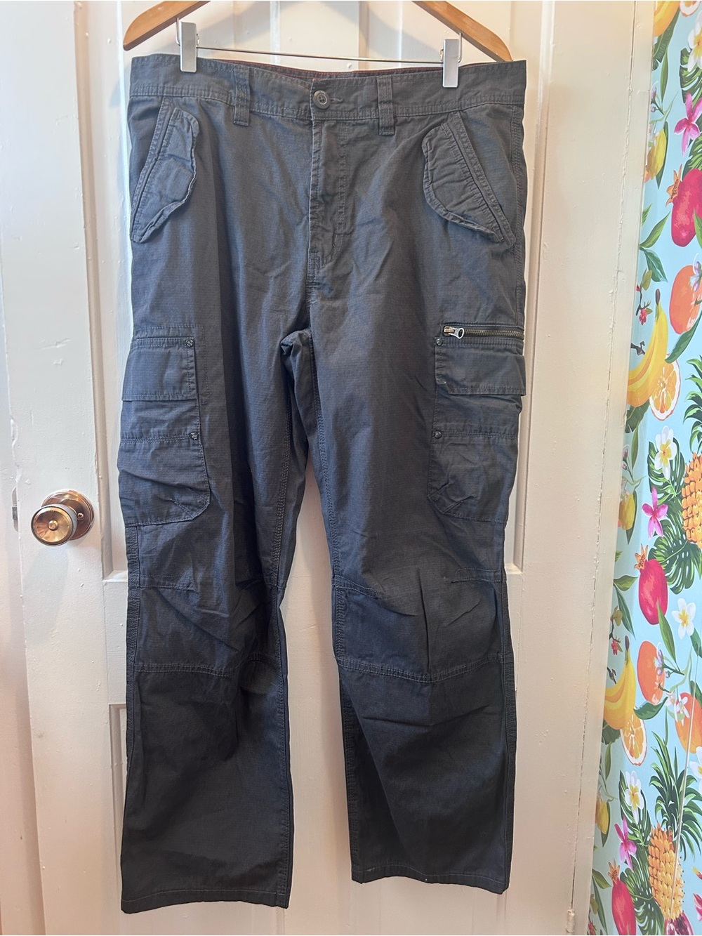 Point Zero Men's Multi-Pocket Utility Cargo Pants - Dark Gray / Charcoal